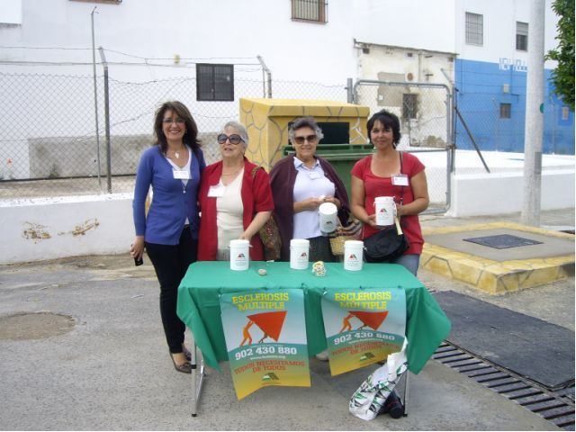 Grupo de Voluntarias durante la cuestación Grupo de Voluntarias durante la cuestación